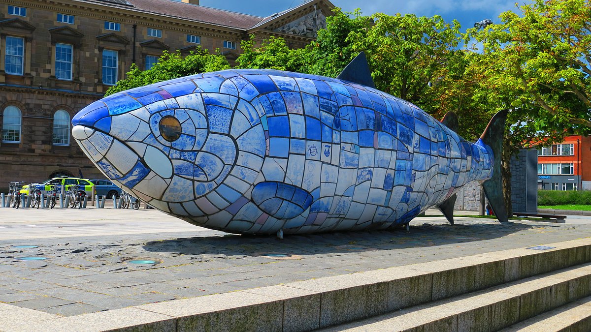 The Big Fish Belfast rzeźba ryby nabrzeże rzeki Lagan