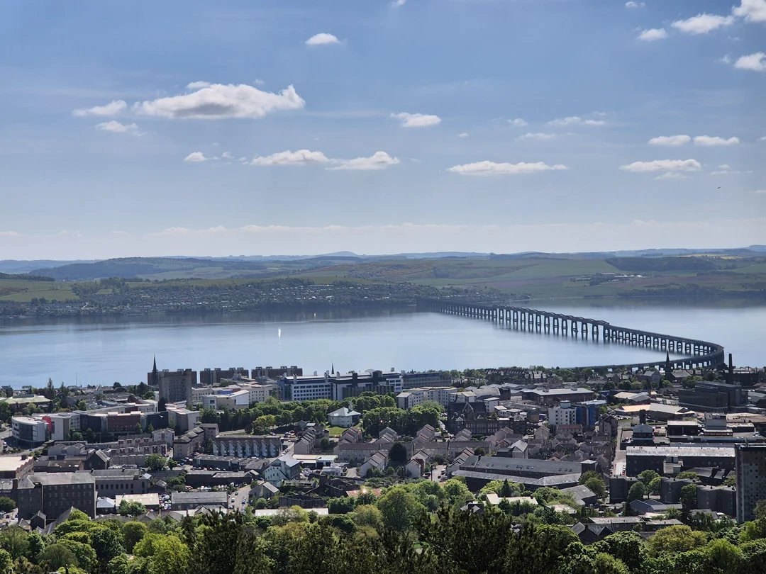 Law Hill panorama Dundee i zatoka Tay