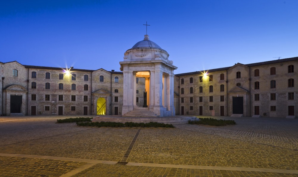 Mole Vanvitelliana Ankona pentagonalna wyspa port