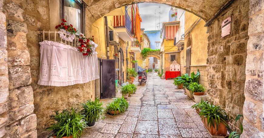 Bari Vecchia stare miasto wąskie uliczki Apulia
