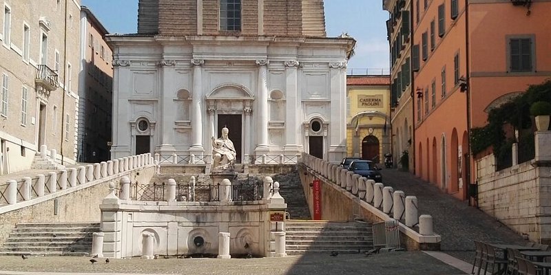 Piazza del Plebiscito Ankona centrum kawiarnie zabytki